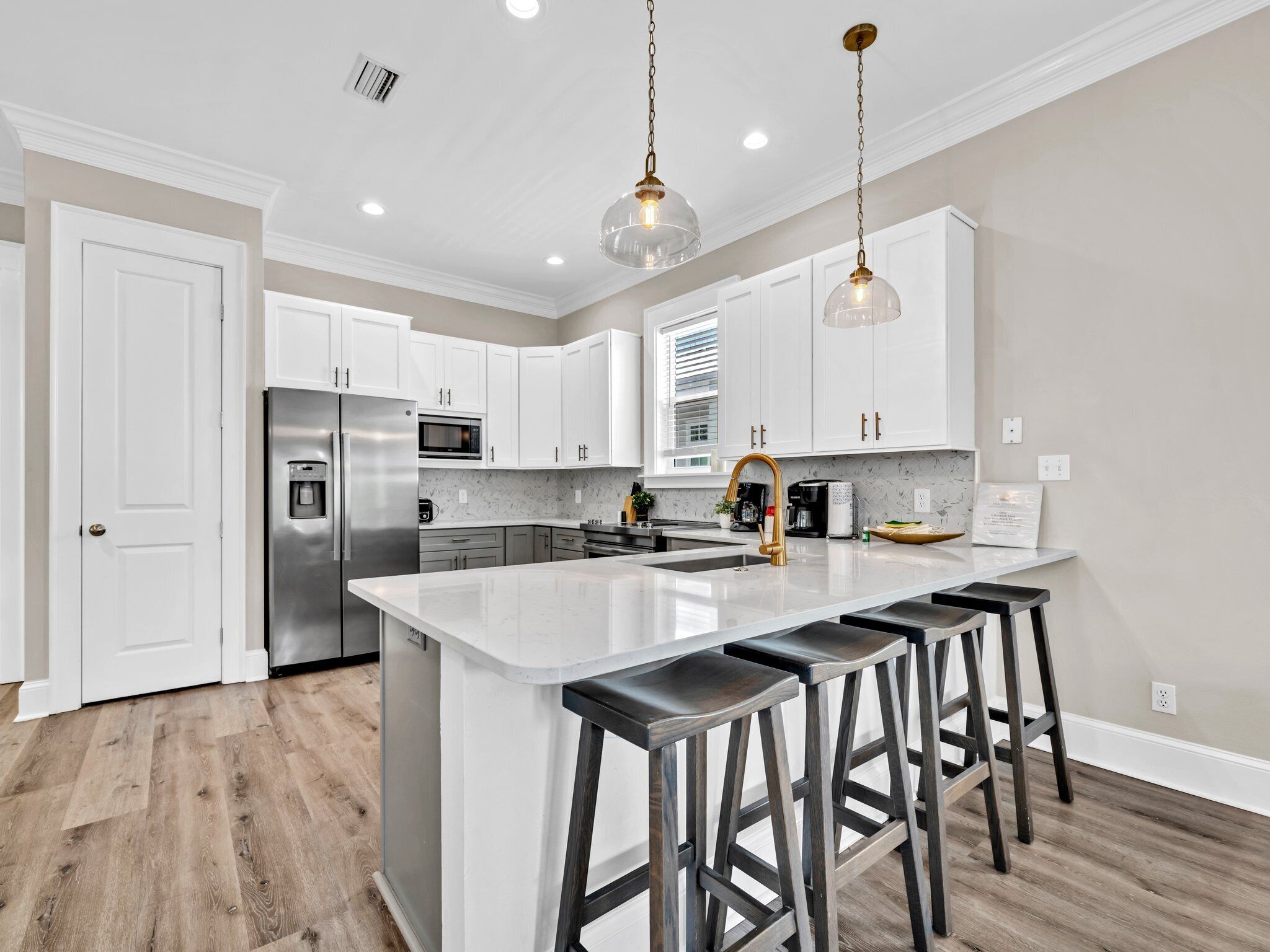 ثلاجة، ميكروويف، فرن، موقد طهي مسطح