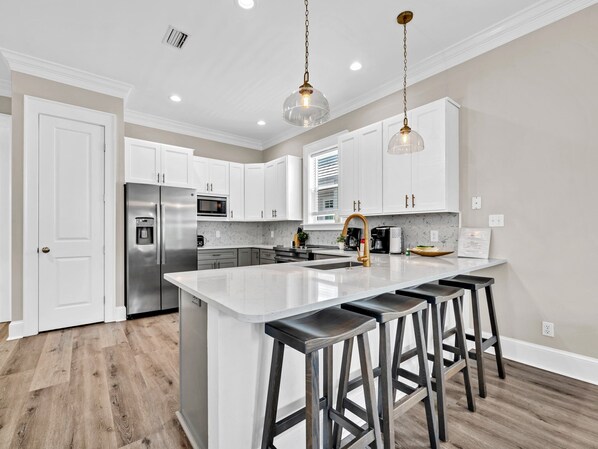 Fridge, microwave, oven, stovetop - 🌊30A-Seacrest Neighborhood-HUGE Community Pool-Walk to the Beach-Bikes-Calliope🐟 (Rosemary Beach)