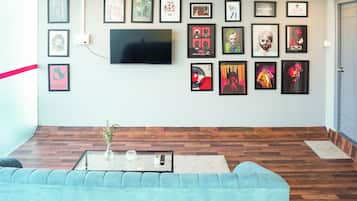 Studio, City View | In-room safe, desk, laptop workspace, blackout curtains