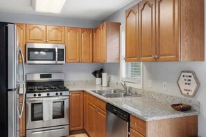 Microwave, oven, stovetop, dishwasher - Round Lake w/Lake Access (Harbor Springs)