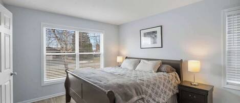 3 bedrooms, iron/ironing board, WiFi, bed sheets