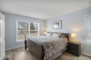 Iron/ironing board, WiFi, bed sheets - Round Lake w/Lake Access (Harbor Springs)