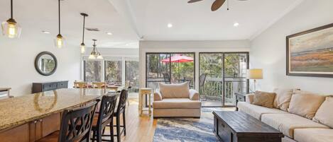 Téléviseur, foyer, bureau