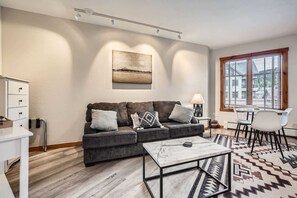 Fernseher, Kamin, Arbeitsbereiche