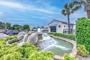 Exterior - Chic 3BDR for 6 with Pool & Hot Tub, Overlooks Marina (Horseshoe Bay)