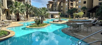 Chic 3BDR for 6 with Pool & Hot Tub, Overlooks Marina