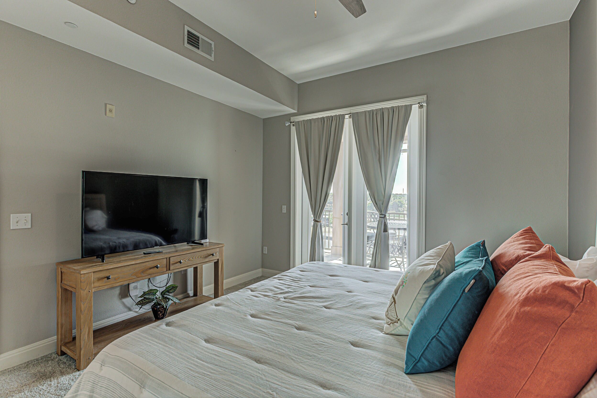 3 chambres, fer et planche à repasser, Wi-Fi, draps fournis