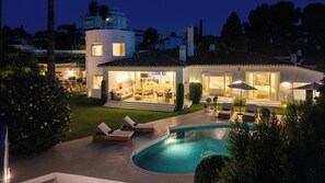 A heated pool - VILLA MOSS BY VACATION MARBELLA (San Pedro de Alcántara)