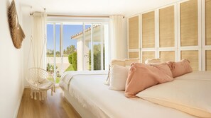 5 bedrooms, iron/ironing board, Internet, bed sheets