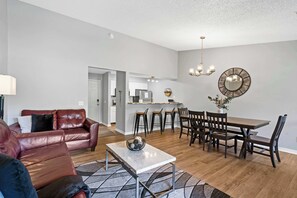 Fernseher, Kamin, Arbeitsbereiche