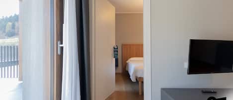 1 bedroom, minibar, in-room safe, cots/infant beds