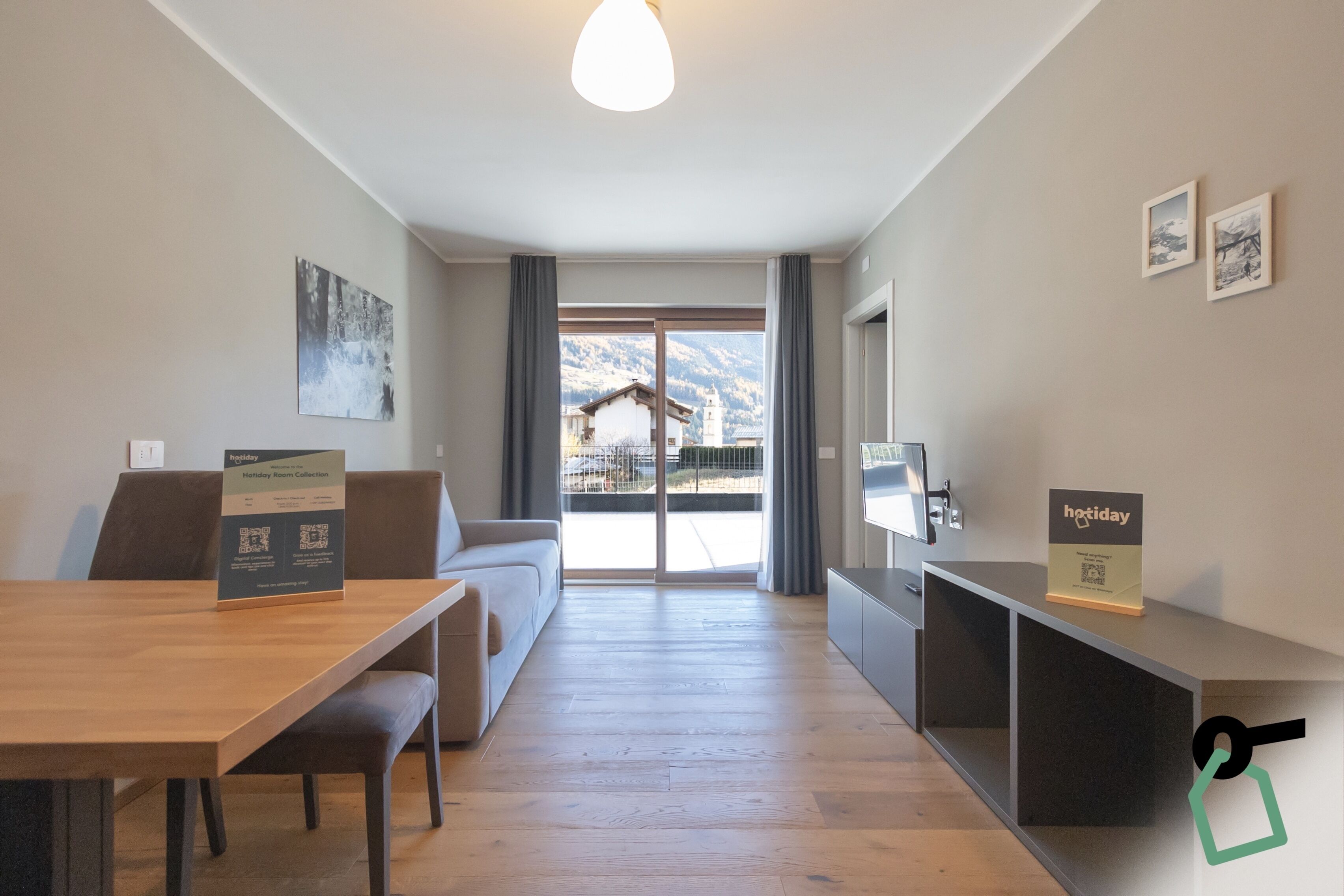 公寓, 陽台 | 起居區 | 32-吋智慧型電視，提供有線頻道