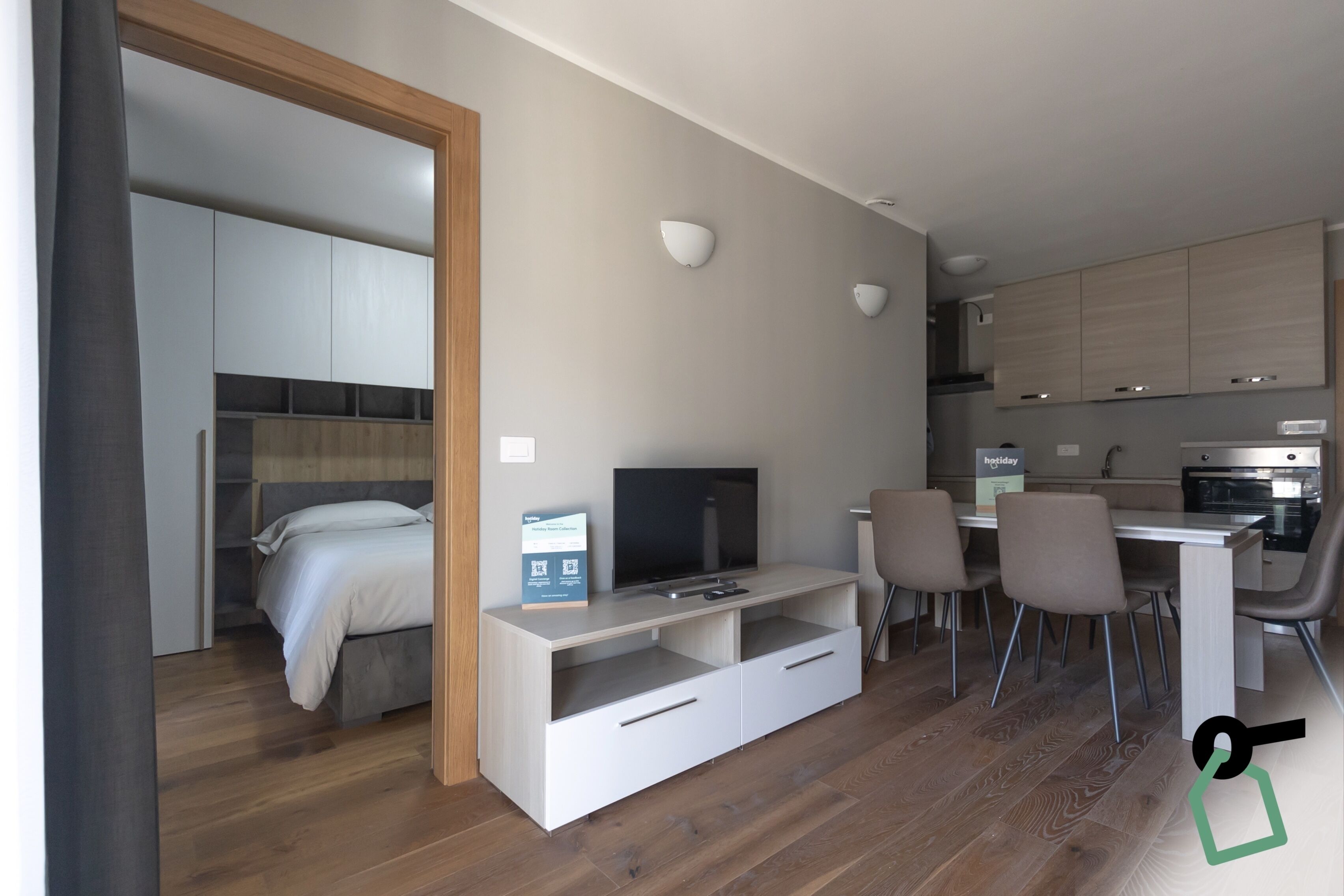 Lägenhet - balkong | Vardagsrum | 32-tums smart-tv med kabelkanaler