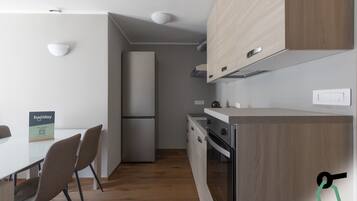 Leilighet, balkong | Eget kjøkken | Spisebord