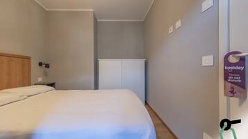 Departamento, balcón | 1 habitación, minibar, caja de seguridad en la habitación y cunas