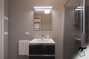 Apartment, Balcony | Bathroom