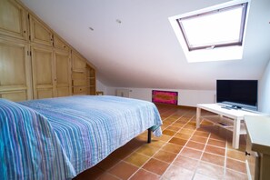 3 bedrooms, WiFi, bed sheets