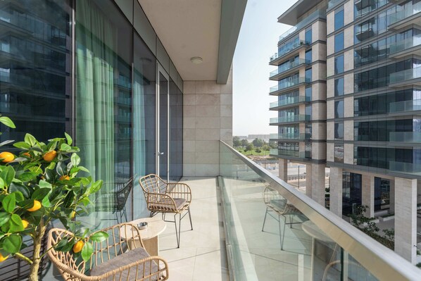 المنطقة المحيطة بالمنشأة