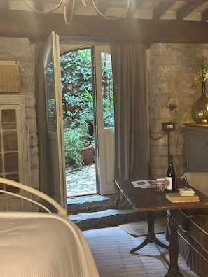 4 chambres, fer et planche à repasser, Wi-Fi, draps fournis