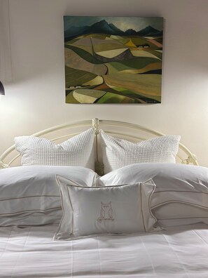 4 habitaciones, tabla de planchar con plancha, wifi y ropa de cama