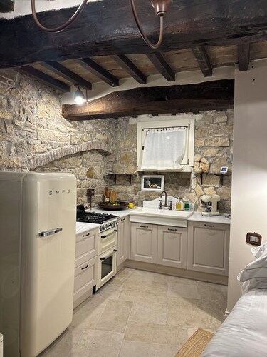 LITTLE OWL APARTMENT- CHARMING STUDIO IN TODI'S HISTORIC CENTER