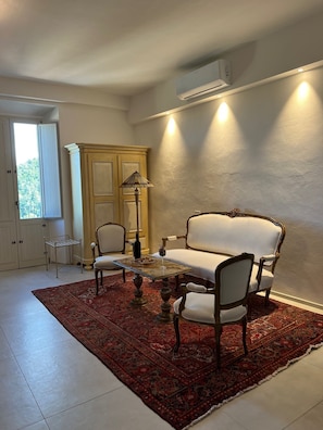 Deluxe Double Room, 1 King Bed, Balcony, Hill View