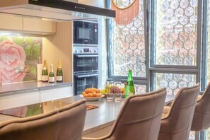 Fridge, microwave, oven, stovetop