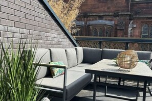Outdoor dining - Rooftop Retreat | Historic views | Private Parking (Manchester)