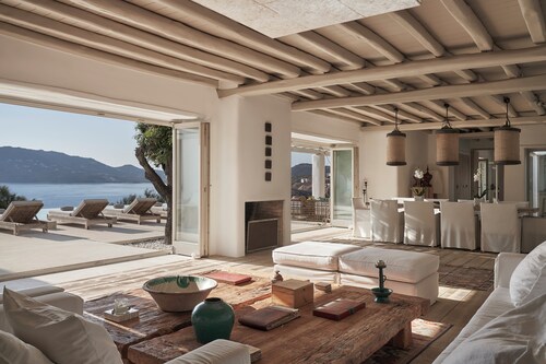 The Margi Villa Mykonos,Εlegant Retreat 5min from Beach w/ Butler & Security