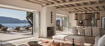 The Margi Villa Mykonos,Εlegant Retreat 5min from Beach w/ Butler & Security