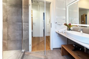 Hårtørrer, håndklæder, Toiletpapir