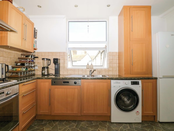 Dishwasher, cookware/dishes/utensils