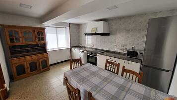 Microondas, horno, parrilla de estufa y lavavajillas