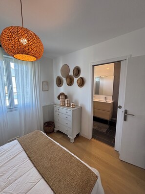 5 bedrooms, iron/ironing board, free WiFi