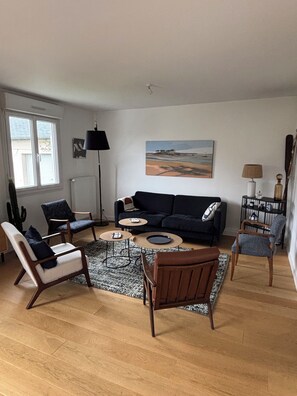TV - St Briac sur Mer, Beautifully renovated vacation home (Saint-Briac-sur-Mer)