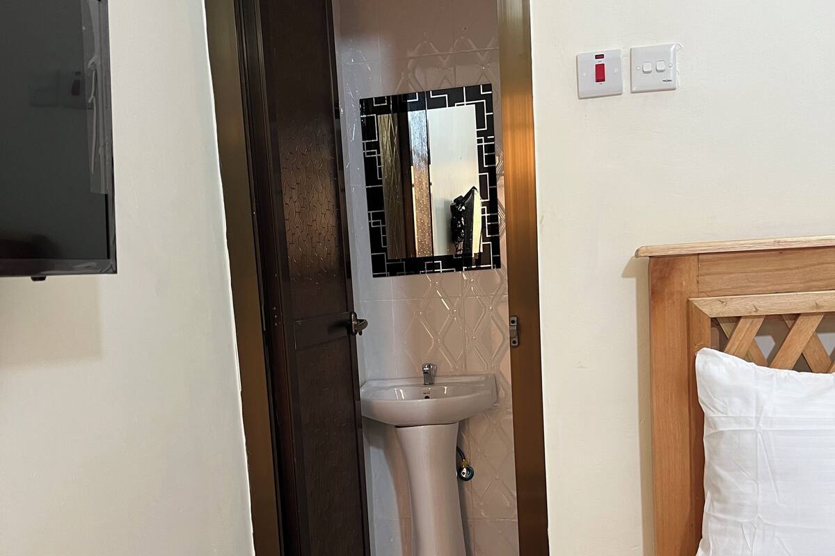 Standard Double Room | Free WiFi, bed sheets