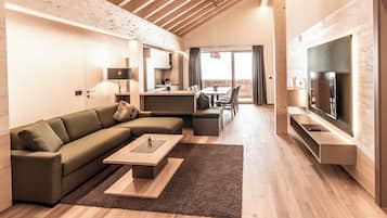 Apartment, 2 Schlafzimmer, Balkon, Bergblick | Wohnbereich
