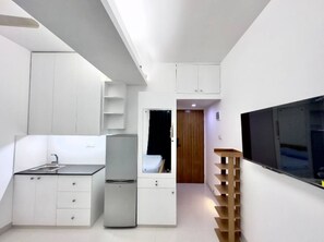 1 dormitorio, tabla de planchar con plancha, wifi y ropa de cama