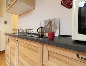 Refrigerador, microondas, parrilla de estufa y tostadora 