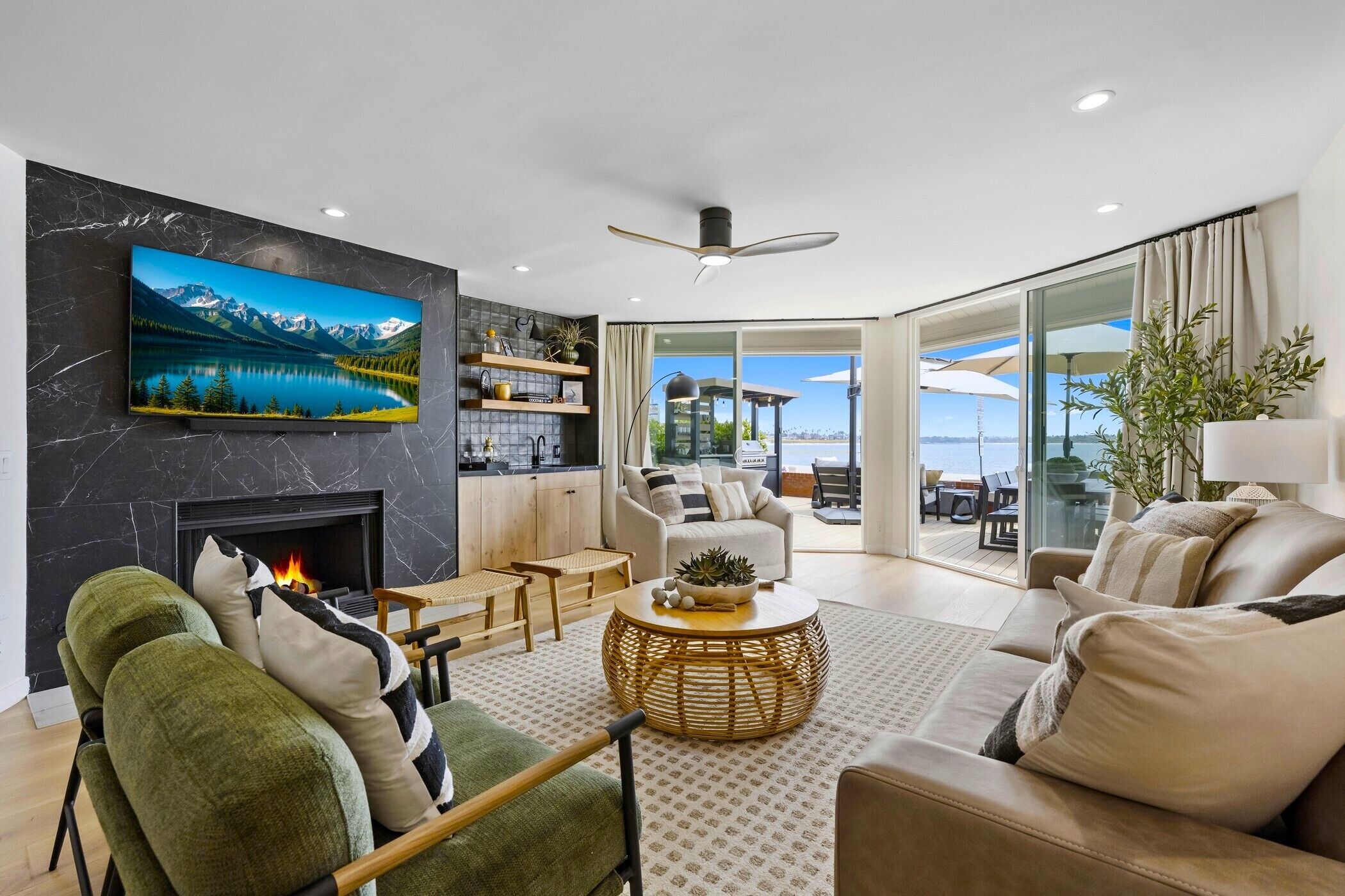 スマートテレビ、暖炉