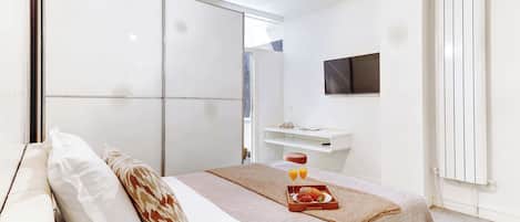 1 Schlafzimmer, Schreibtisch, Bügeleisen/Bügelbrett, Reisekinderbett