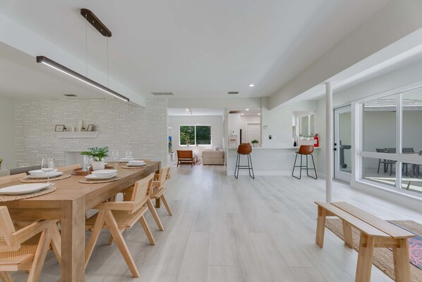 House | 3 bedrooms - Sunshine Edit- Contemporary Yard and Near Beach (Hollywood)