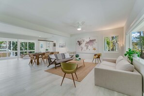 House | 3 bedrooms - Sunshine Edit- Contemporary Yard and Near Beach (Hollywood)