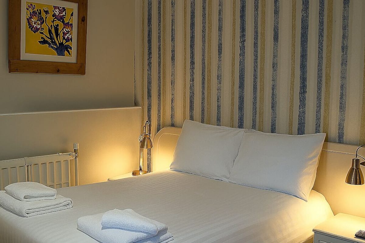 Laptop workspace, free WiFi, bed sheets