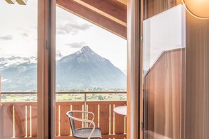 Deluxe tweepersoonskamer, balkon, uitzicht op meer | Gratis wifi, beddengoed