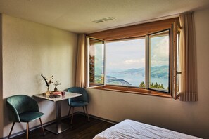 Free WiFi, bed sheets - Auszeit-Hotel Z Aeschiried (Retreat Hotel Z Aeschiried) (Aeschi bei Spiez)