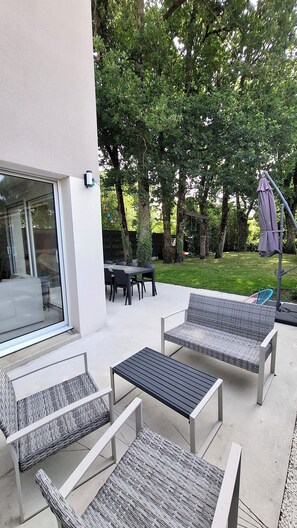 Outdoor dining - Family home near Nantes with public transport and shops (Rezé)