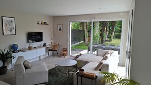 Living area - Family home near Nantes with public transport and shops (Rezé)