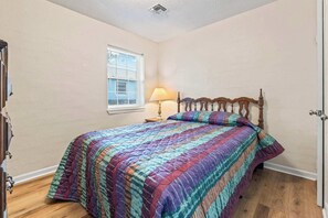 5 habitaciones, tabla de planchar con plancha, wifi y ropa de cama 