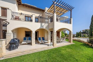 Terrace/patio - Aa02 Adjacent to Aphrodite Hills- Communal Pool, Garden (Kouklia)